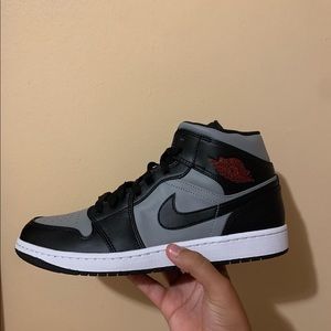 Jordan 1 mid shadow